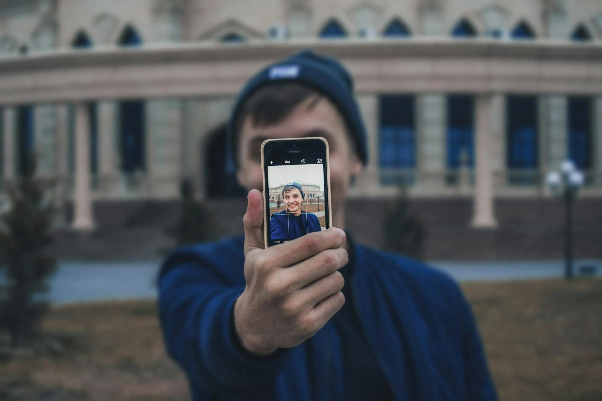 Freedom of mobile communication without boundaries